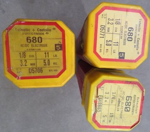 lot 15 image: 3 CONTAINERS OF 680 WELDING RODS