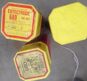 lot 19 image: 3 CONTAINERS OF 680 WELDING RODS
