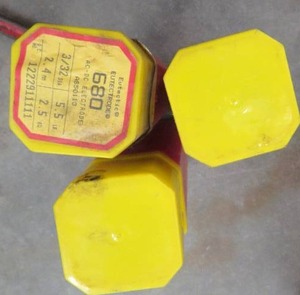 lot 20 image: 3 CONTAINERS OF 680 WELDING RODS