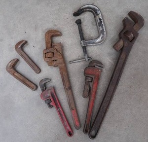 lot 85 image: MISC LARGE TOOLS