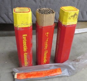 lot 54 image: 3 CONTAINERS OF N6006 WELDING RODS