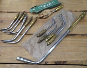 lot 73 image: MISC. OXYWELD TORCH TIPS & OXWELD TORCH