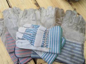 lot 100 image: 5 PAIRS OF WELDING GLOVES NEW OR ALMOST NEW