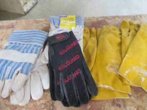 lot 102 image: 5 PAIRS OF WELDING GLOVES NEW OR ALMOST NEW