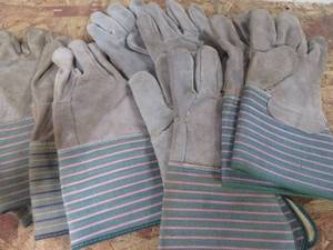 lot 103 image: 5 PAIRS OF WELDING GLOVES NEW OR ALMOST NEW