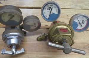 lot 122 image: UNION CARBIDE GAUGES