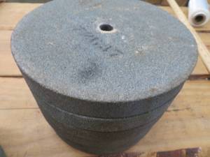 lot 133 image: 6 GRINDING WHEELS LOOKS NEW