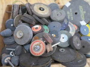 lot 147 image: BOX OF SMALL MISC. GRINDING WHEELS LARGE LOT