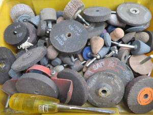 lot 151 image: BOX OF LITTLE GRINDING WHEELS