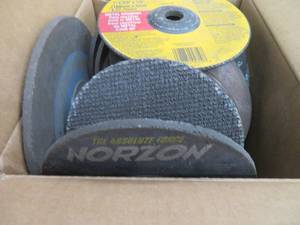 lot 152 image: BOX OF MISC. ABRASIVE WHEELS