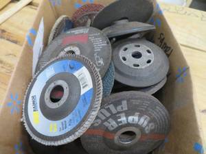 lot 156 image: BOX OF SMALL MISC. GRINDING WHEELS