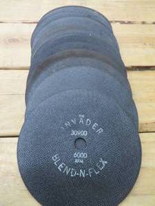lot 160 image: STACK OF NEW THE INVADER SANDING DISCS.