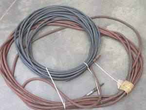 lot 202 image: 2 AIR HOSES