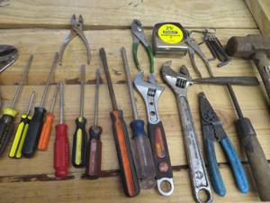 lot 215 image: BOX OF MISC. TOOLS