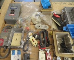 lot 232 image: TUB OF MISC. ELECTRICAL