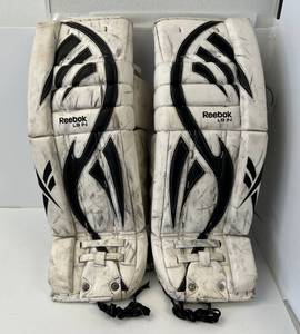 lot 2 image: Reebok Goalie Pads L9 IN 31
