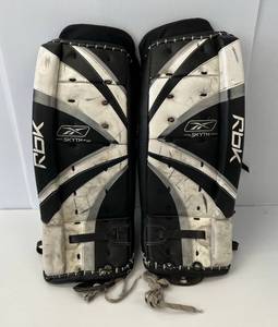 lot 4 image: Reebok Goalie Pads  5K Youth 23