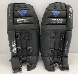 lot 16 image: Cooper Reactor Youth Goalie Pads 21