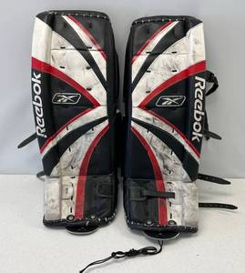 lot 26 image: Reebok Goalie Pads Jr 29