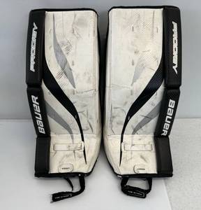 lot 32 image: Bauer Prodigy Goalie Pads 22