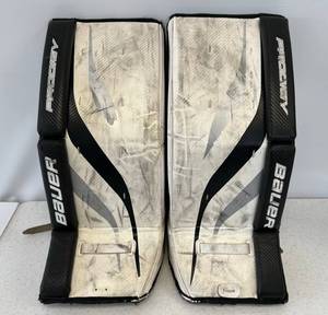 lot 33 image: Bauer Prodigy Goalie Pads 24
