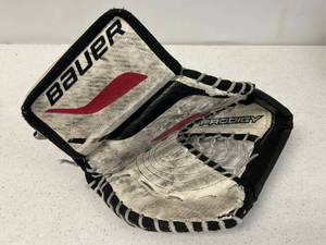 lot 65 image: Used Bauer Prodigy Youth  Goalie Catcher