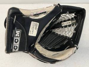 lot 67 image: Used CCM Goalie Catcher Jr