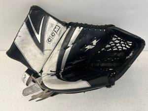 lot 69 image: Used CCM Vector Goalie Catcher Jr
