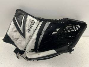 lot 70 image: Used CCM Vector Goalie Catcher Jr