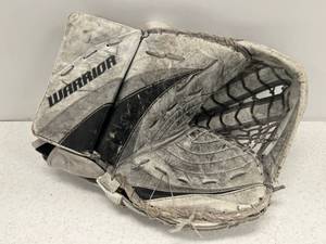 lot 76 image: Used Warrior Swagger Goalie Catcher Jr