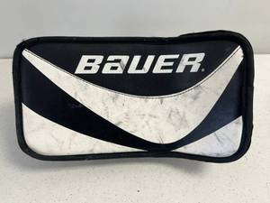 lot 78 image: Used Bauer Supreme Goalie Blocker Yth