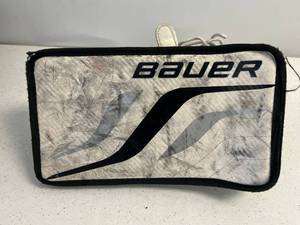 lot 79 image: Used Bauer Prodigy Goalie Blocker Yth