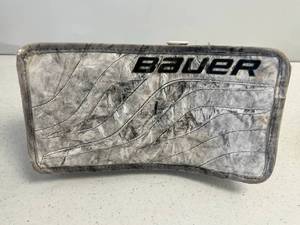 lot 80 image: Used Bauer Reactor 2000 Goalie Blocker Yth