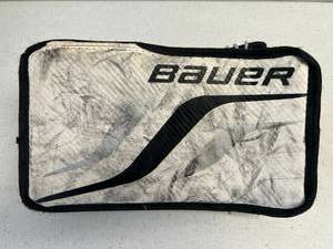 lot 81 image: Used Bauer Prodigy Goalie Blocker Yth