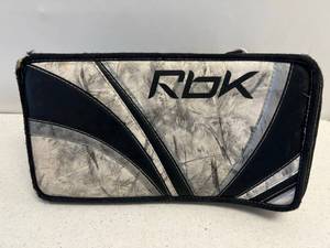 lot 85 image: Used Reebok Goalie Blocker 5K Jr