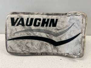 lot 94 image: Used Vaughn Velocity V6 Goalie Blocker Yth