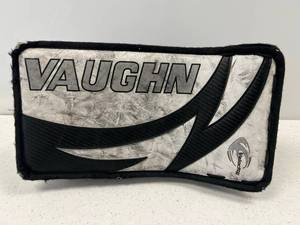 lot 95 image: Used Vaughn Velocity 7200 Goalie Blocker Yth