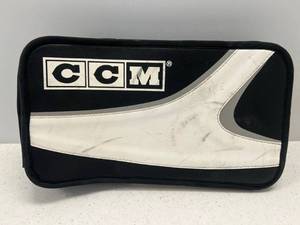 lot 98 image: Used CCM Heaton 10 Goalie Blocker Jr