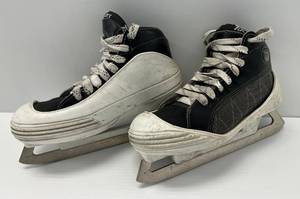 lot 106 image: Used CCM Tacks 852 Goalie Skates  (Skate Size) 3.5