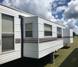lot 3 image: 2001 Breckenridge Park Model