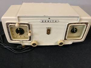lot 1181 image: Vintage Radio