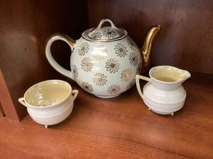 lot 1199 image: Tea Set with Beleek