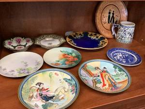 lot 1200 image: Decorative Plate Lot