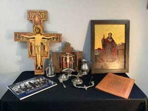 lot 1209 image: Religious Lot 3