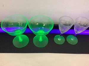 lot 1190 image: Uranium Glass