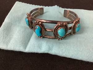 lot 1214 image: Turquois bracelet