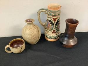 lot 1239 image: Vase Pottery and a Stein