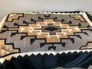 lot 1228 image: Vintage Hand-Woven Navajo Rug