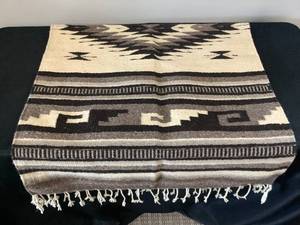 lot 1229 image: Navajo Blanket
