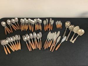 lot 1231 image: Flatware Lot